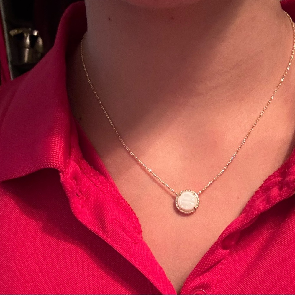 Elegant Gold Necklace with White Pendant